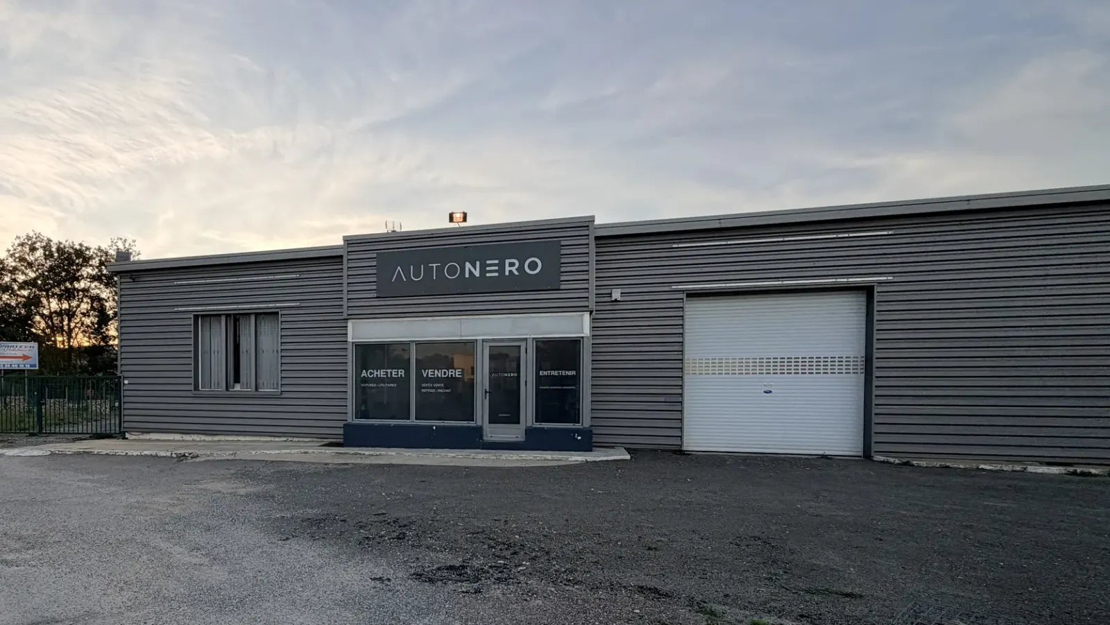 Façade de la concession Autonero, 10 rue du Bois Paris à Nogent-le-Phaye